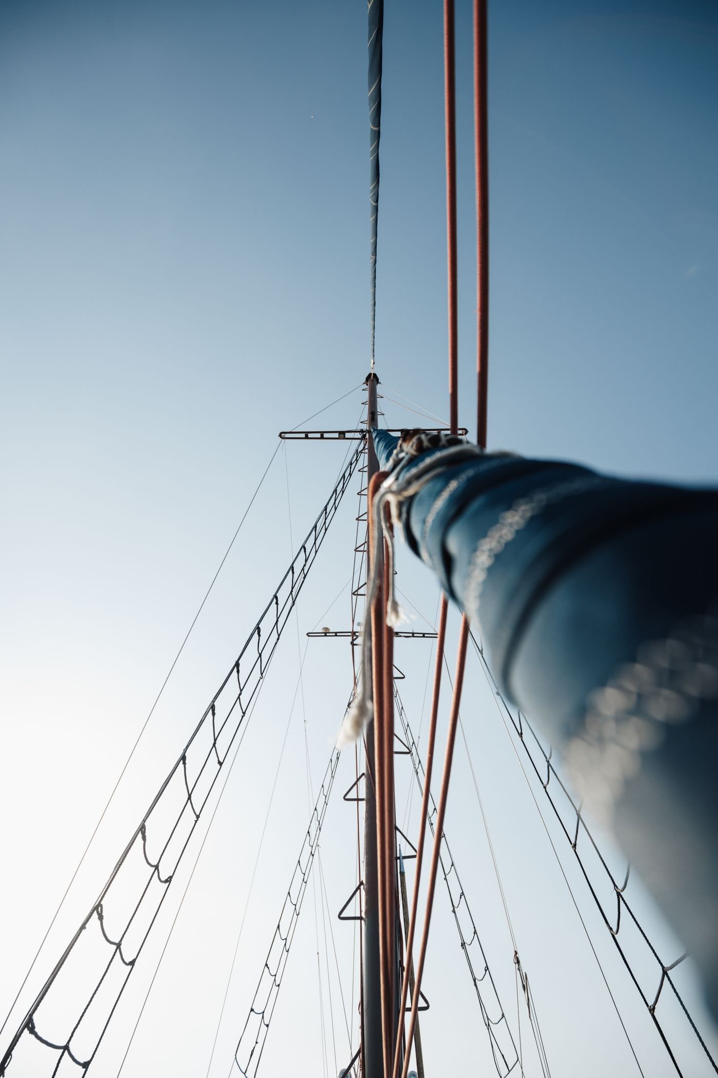Sailing yacht mast and rigging from below